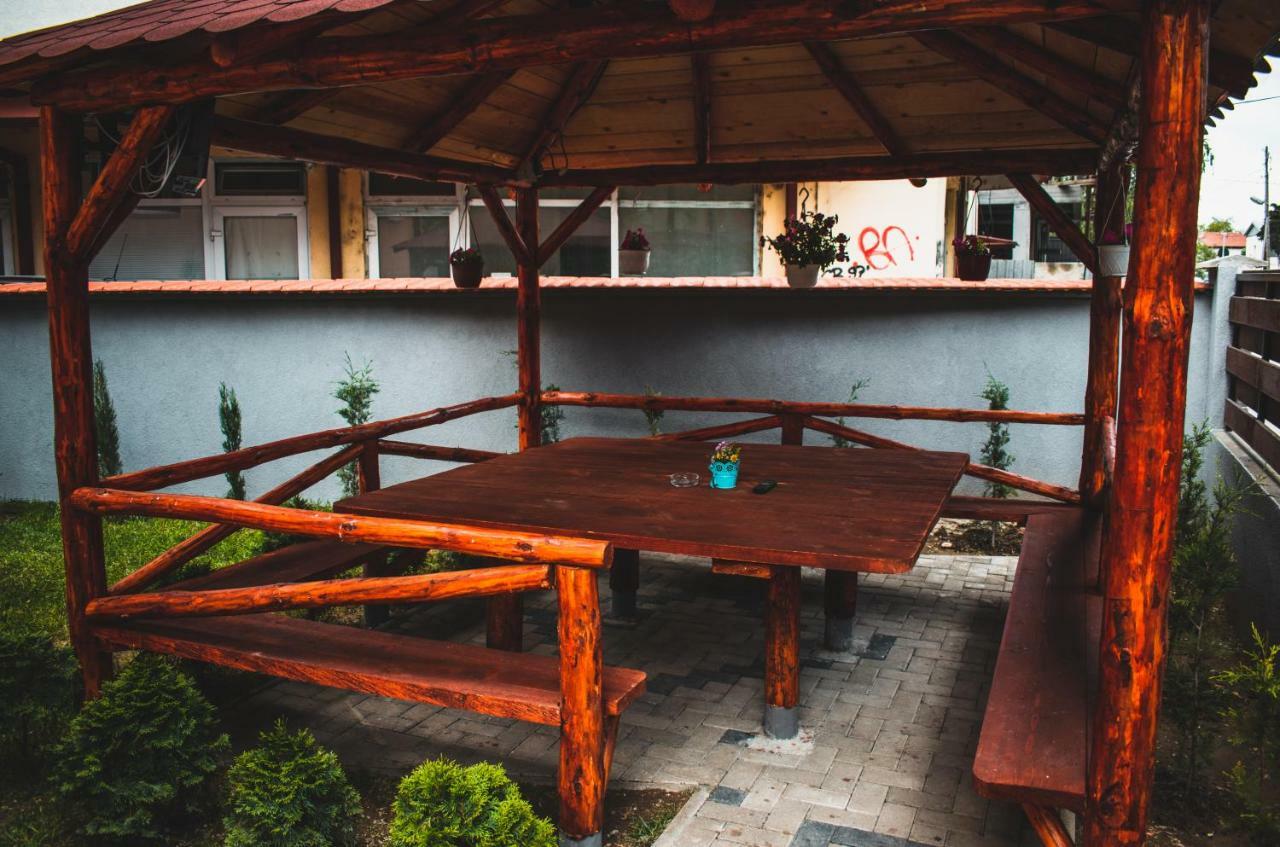 Skopje Downtown Hostel מראה חיצוני תמונה